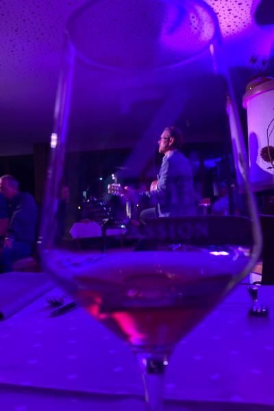 Die Wahrheit im Weinglas oder dahinter